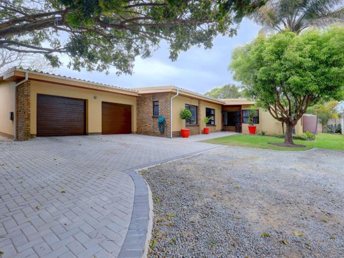 4 Bedroom House for Sale in South