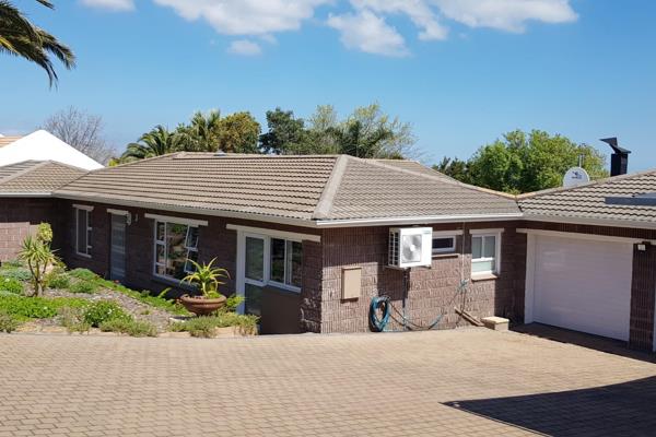 Three Bedroom Family home in Die Wingerd, Somerset West.

HOLIDAY/SHORT TERM RENTAL throughout the year.

Location, a quiet ...