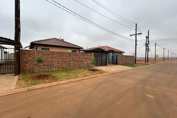 Amazing Family Home.

Affordable living with no Levies
Welcome to your urban sanctuary, a stylish house in Protea Glen that ...