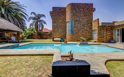 5 Bedroom House for sale in Sunward Park