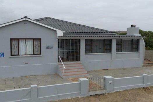 4 Bedroom House for sale in Lamberts Bay