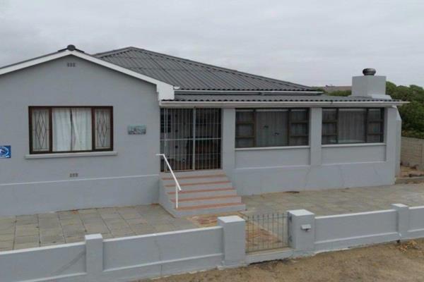 This home is situated in the heart of the quite part of Lamberts Bay.
Offering an open ...