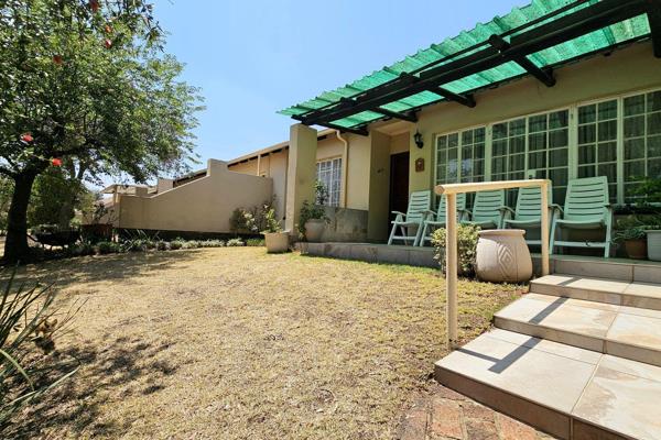 Discover tranquil living in one of the most sought-after retirement villages in Johannesburg South. This deluxe one-bedroom unit ...