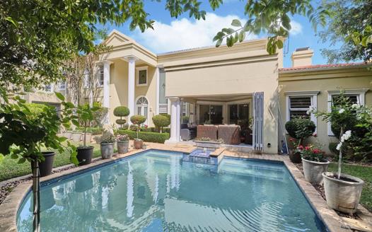 4 Bedroom House for sale in Douglasdale