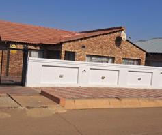 House for sale in Soshanguve JJ