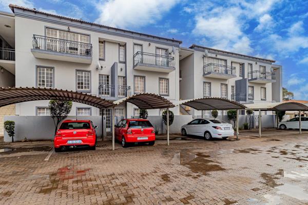 Grab an opportunity to own an apartment in a very secure estate, whether for investment or just for.
This lock-up-n go apartment ...