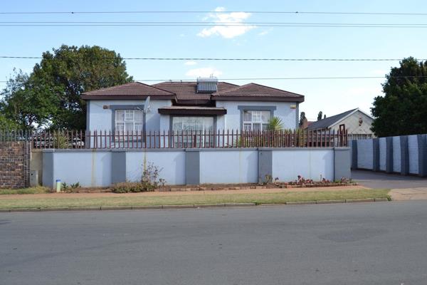 Beautiful, clean and neat  4 bedroom house with 2 flatlets for sale in Krugersdorp ...