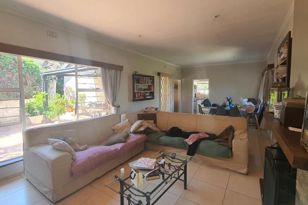 •	3 Bedrooms (Spacious)
•	2 Bathrooms (One Master Ensuite)
•	Lounge (Open Plan)
•	Dining ...