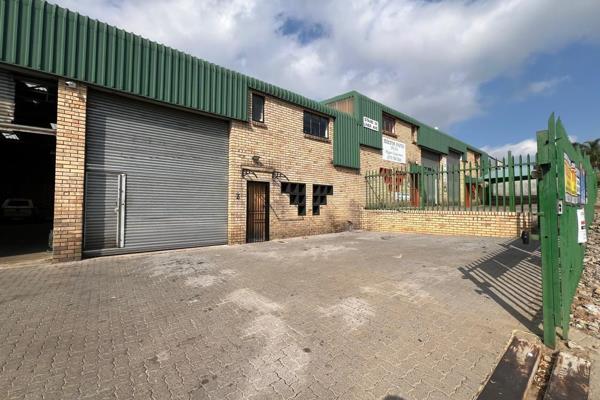 This well-maintained 265sqm industrial warehouse in Laserpark, Roodepoort, offers a ...