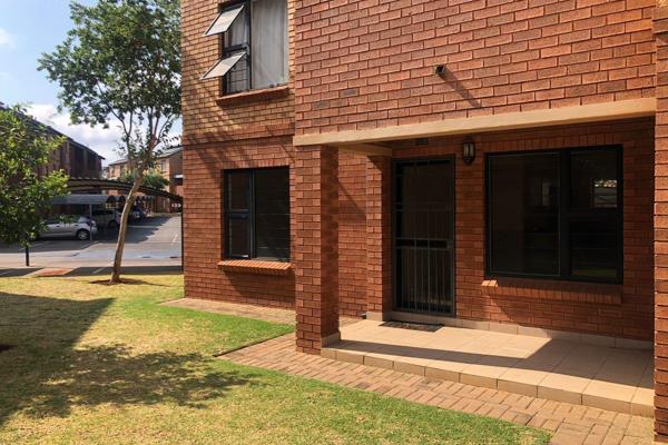 Modern and stylish 2-bedroom, 1 full bathroom apartment is available in the highly sought-after location of Olympus AH, Pretoria East. ...