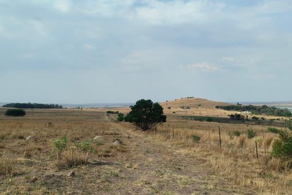 This 21.3-hectare stand in Zeekoewater is a rare find that should not be overlooked. Boasting vast open space and endless ...