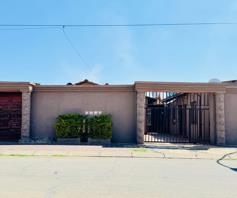 House for sale in Dobsonville Ext 2