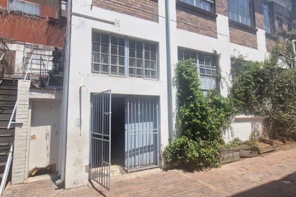 This 100m2 unit is available for lease and features 3-phase power supply, ensuring it ...