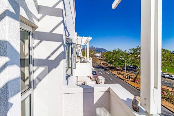 Vacant Occupation available for 2025. 
Experience the best of Stellenbosch living in this 3-bedroom apartment, featuring a shared ...