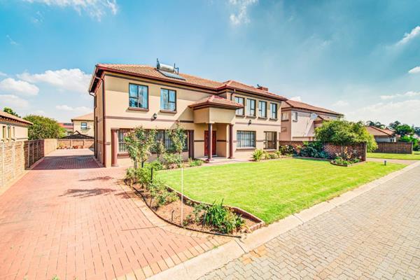 This exceptional double cluster home, located in the prestigious Parklands Estate, offers spacious and luxurious living with a range of ...