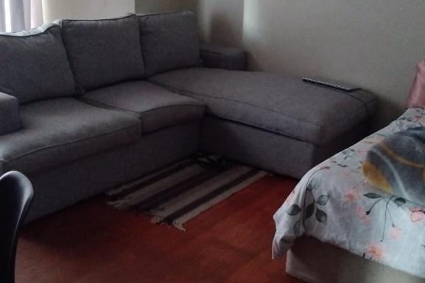 Spacious 1 Bedroom apartment. Close to major shopping centres. Fully secured. Suitable ...