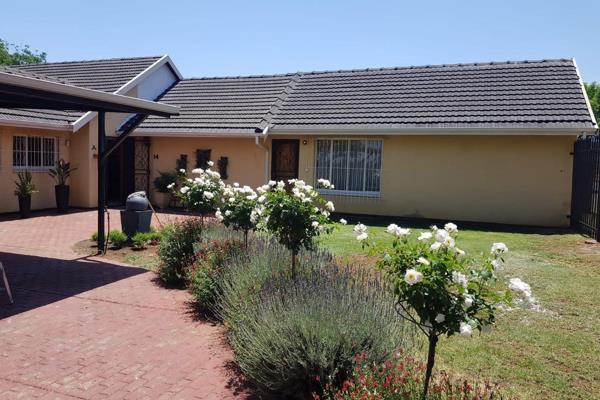 This is a 4 bedroom house with 2 bathrooms, kitchen, lounge and dinning room.
Laundry room
Outside room with toilet
1 Bedroom ...