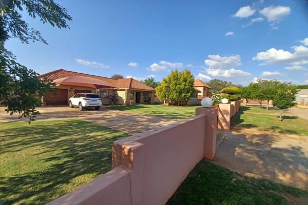 Charming 2-Bedroom Home with Spacious Erf in Jan Kempdorp
Discover this well-maintained and neat 2-bedroom, 2-bathroom property ...