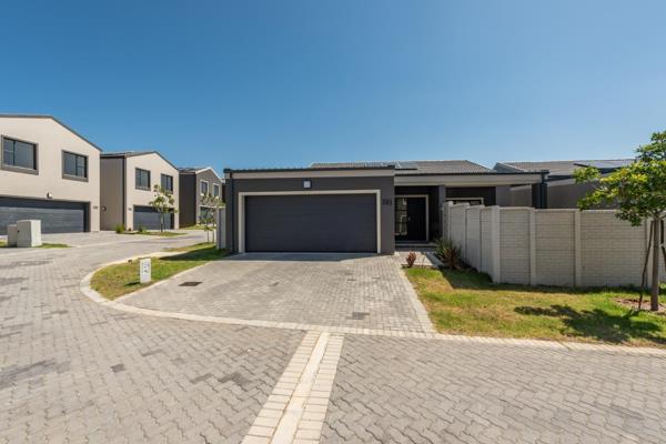 River Dale is located conveniently close to Bay West Mall, and offers easy access of the N2, beachfront, and CBD. It can be accessed ...