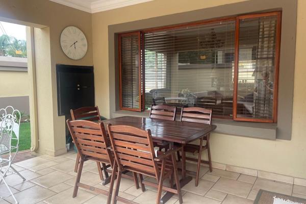 Spotless FULL TITLE CLUSTER in a secure  small complex.
This spacious DOUBLE STOREY home offers a open plan lounge dining room with a ...