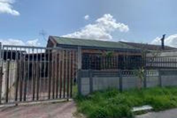 This Property is situated in Ravensmead close to Tygerberg Hospital .The Property has ...