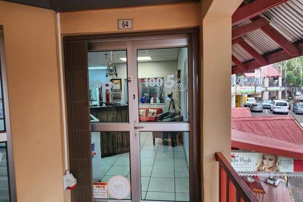 Large 1st floor office space to let in Sonpark Shopping Centre

Situated in Building ...