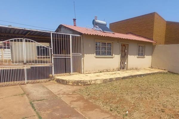 This 4 bedroom, 2 bathroom house in Lenasia awaits a buyer who will give it lots of TLC which will transform it into an ideal home. It ...