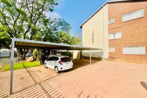 Offers from R1 100 000 will be considered.
Illuminated, sunny and spacious! Newly refurbished kitchen with gas stove is connected to a ...