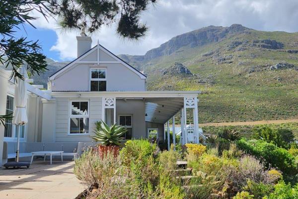 Situated in Hout Bay&#39;s best kept secret estate Tierboskloof , this 3 bedroom 3 bathroom warm, cozy family home is available for ...