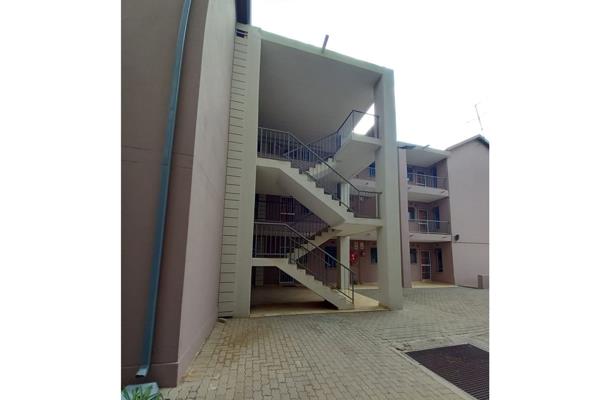 Welcome to your future home at Matjhabeng 208, a newly built apartment in the heart of Jabulani, Gauteng. Now available for rent, this ...