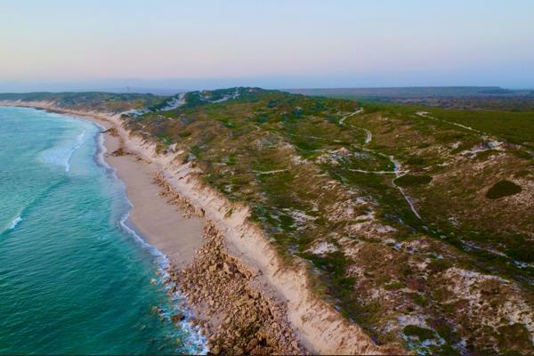 Introducing a Premium Development Opportunity in Langebaan

This expansive vacant land, strategically located adjacent to the Paradise ...