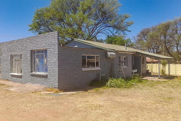 This on-site auction offers a 3.5-bedroom, 2-bathroom house located in Nylstroom ...