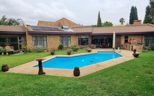 5 Bedroom House for sale in Sunward Park