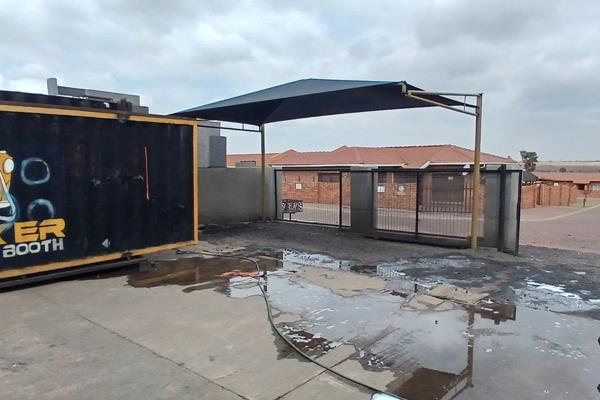 Great stand to build what ever your heart desires. This stand is currently being used as a carwash and small shop.( not on plan) 
This ...