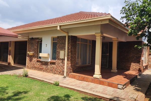 This well-maintained house is perfectly situated, as it is close to NWU, Mediclinic, SANDF, shopping centres and other amenities.
This ...