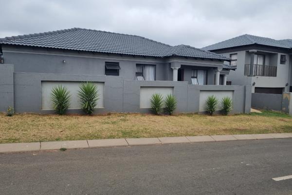 4 Bedroom House for sale in Heritage Manor

4 Spacious Bedrooms with build-in cupboards, 4th Bedroom can be used as laundry room ...