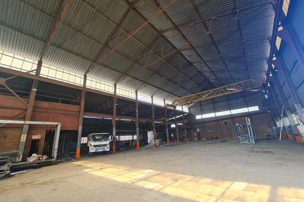 This property totals 1900sqm situated on a stand of 3400sqm. The warehouse component ...