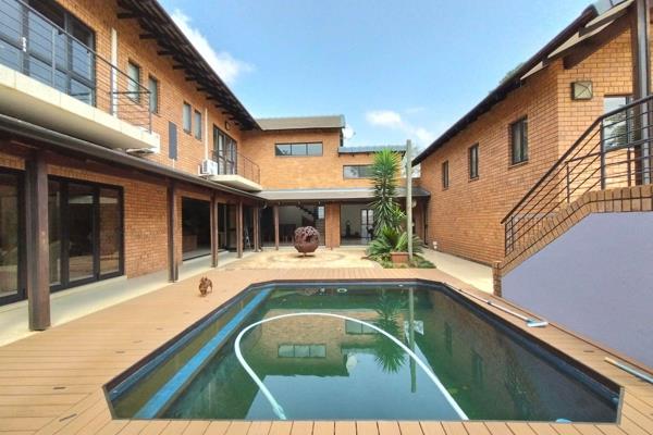 Lovely spacious  4 Bedroom house for Sale in Eldo Park

Well located - Safe &amp; secure.

Erf size : 900m2
House size 556m2 
High ...