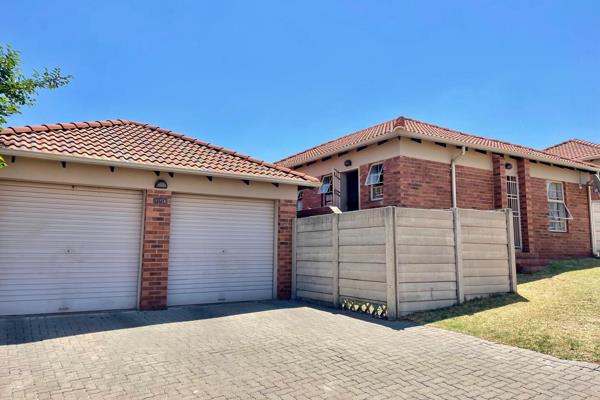 Nestled within the secure 24-hour Thatch Hill Security Estate in Olivenhoutbosch, this property boasts a double garage and a spacious ...