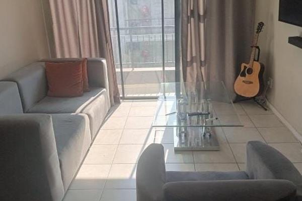 This neat apartment located in the Grand Central of Midrand offers a very intimates space for you and your family 
It offers 
*open ...