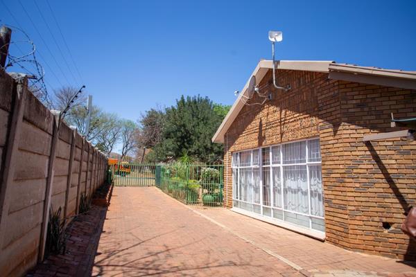 Exclusive Mandate: Stylish Sectional Title Townhouse in the Heart of Mokopane Central with GAS Geyser AND Water tank!!

Looking for ...