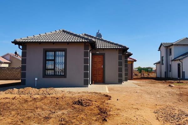 Why rent if you can buy your own home???
New development in Riversdale which is situated in Meyerton.
100 % bonds available to ...