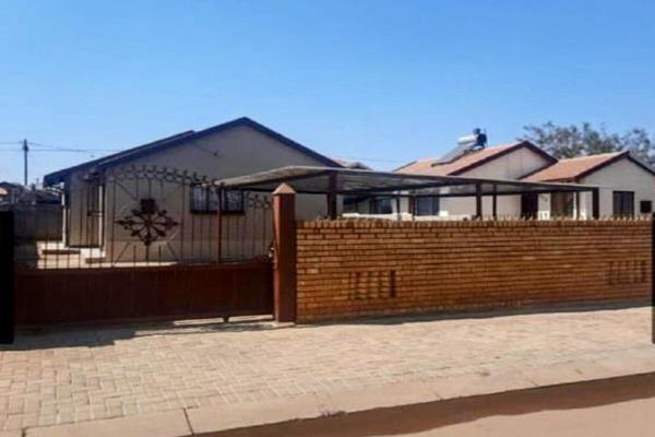 Going on Auction: Wednesday 30 October 2024
Reserve Price: R600 000.00 (All offers will be reviewed)
Non-refundable 10% commission plus ...