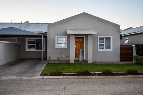 SOLE MANDATE
This property surprises you with everything that is beautiful and tidy and gives you the feeling of being where I want to be!

The neat garden, the living area on the outside are perfectly created for lovely ...