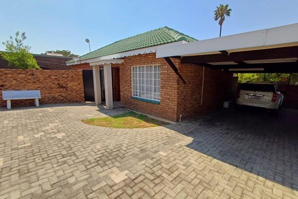 This beautiful and cozy three-bedroom townhouse is situated in a small secure complex in Jordaan Park. The suburb is right next to ...