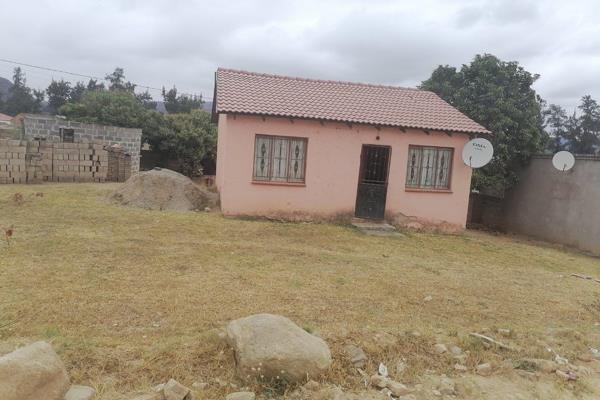 House for sale at Enthokwazane Ext 1 kanyamazane 
This property has 2 bedrooms kitchen and sitting room and toilet 
Yard is very huge ...