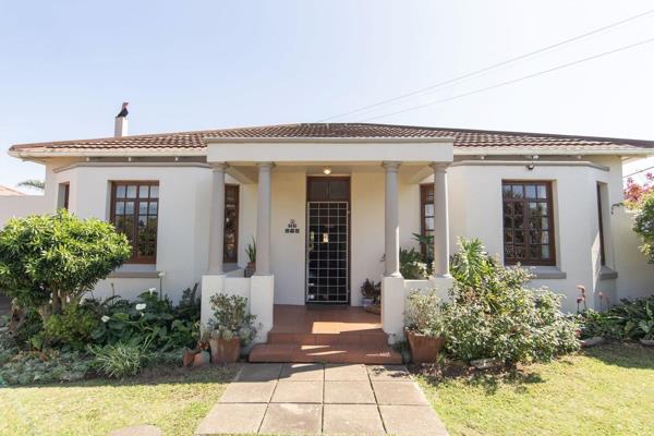 This well-maintained Walmer family home, on a very popular block on Fordyce Road, is waiting for it’s new family. 

Positioned between 4th and 5th Avenues, you are close to top Junior and Senior Walmer schools, shopping malls and a short drive to the beach.

This family home ...