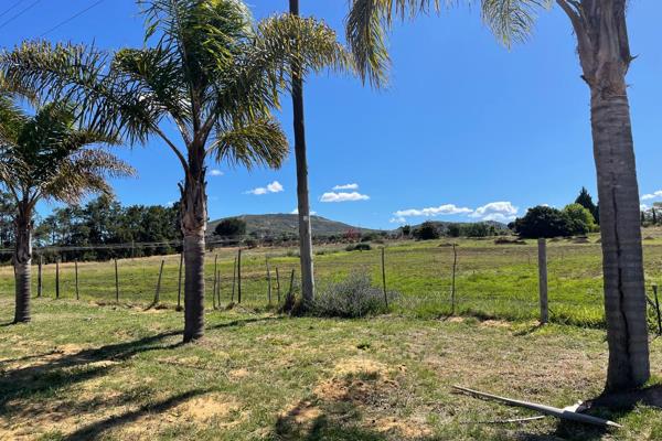 Country living in gated access  brings 20 hectares of clean flat land. Acces up tree lined driveway to the main homestead built in ...