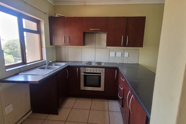 2 Bedroom 1st floor unit for sale 
Waterfall Heights, Midrand
Asking price = R795 000
This unit offers:
2 Bedrooms
1 ...