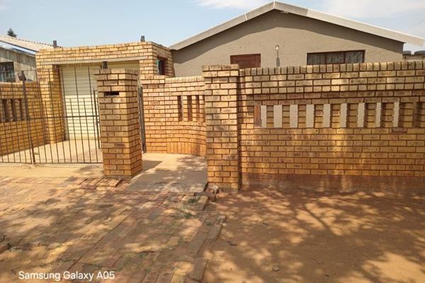 Invest in Comfort and Convenience!

Nestled in the vibrant community of Mapetla, Soweto, this impressive 4-room house offers the ...